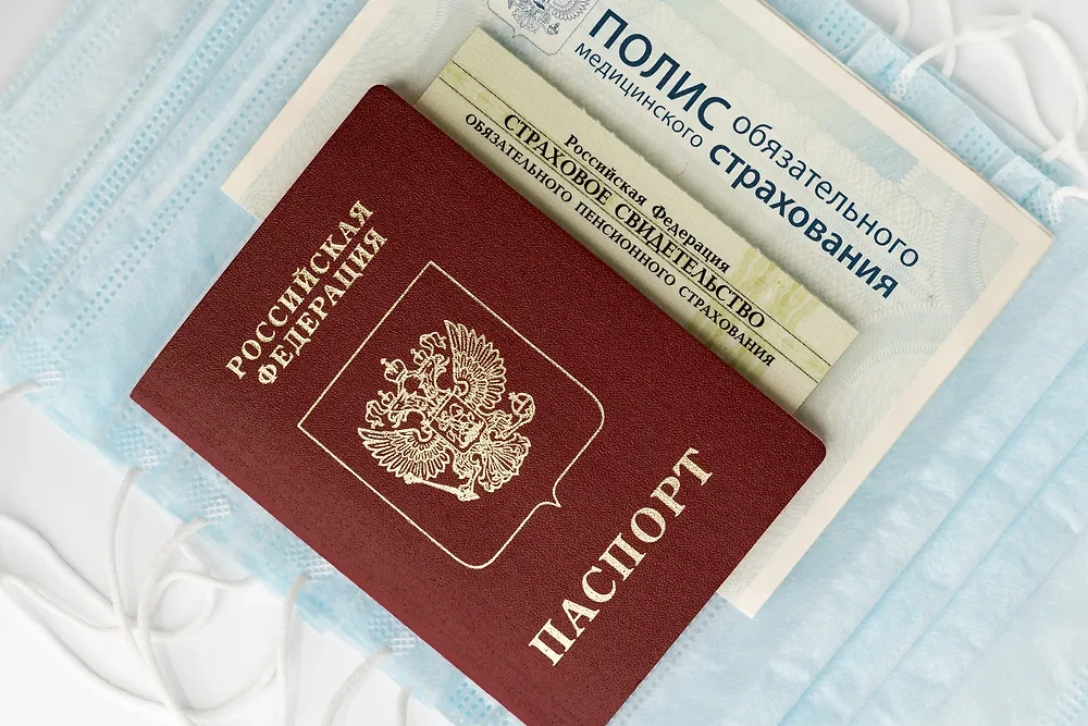 В случае изменения внешности необходимо поменять паспорт. Обложка © Shutterstock / Alexander Piragis