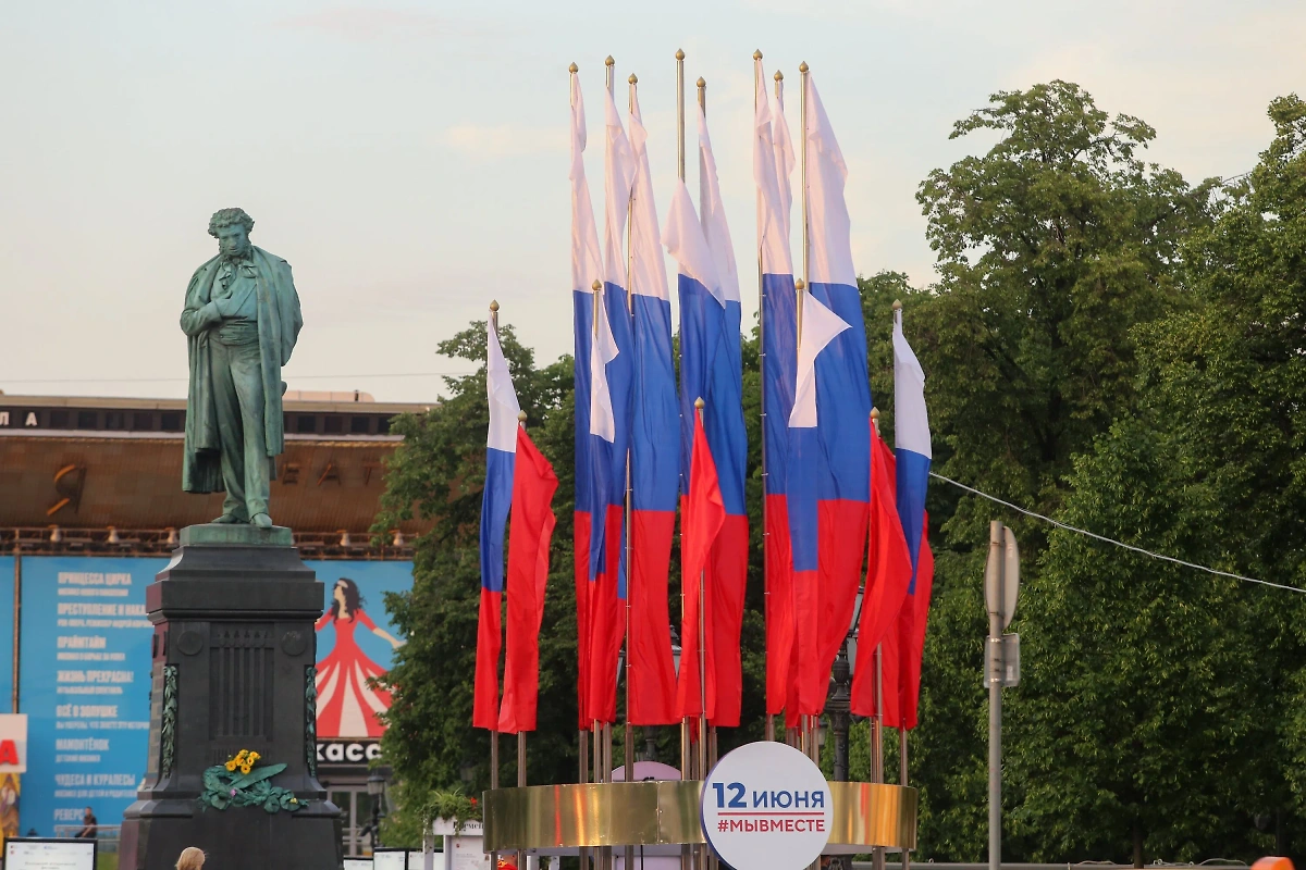 Праздничное оформление улиц Москвы ко Дню России. Фото © АГН "Москва" / Ярослав Чингаев