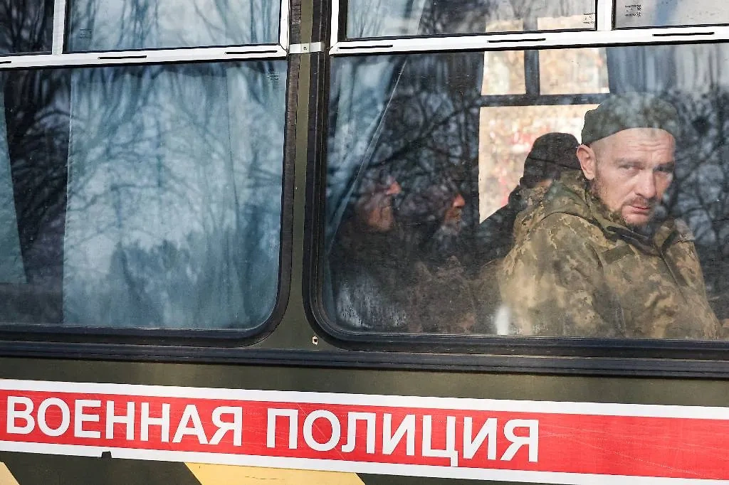 Пленные бойцы ВСУ. Обложка © ТАСС / Александр Полегенько