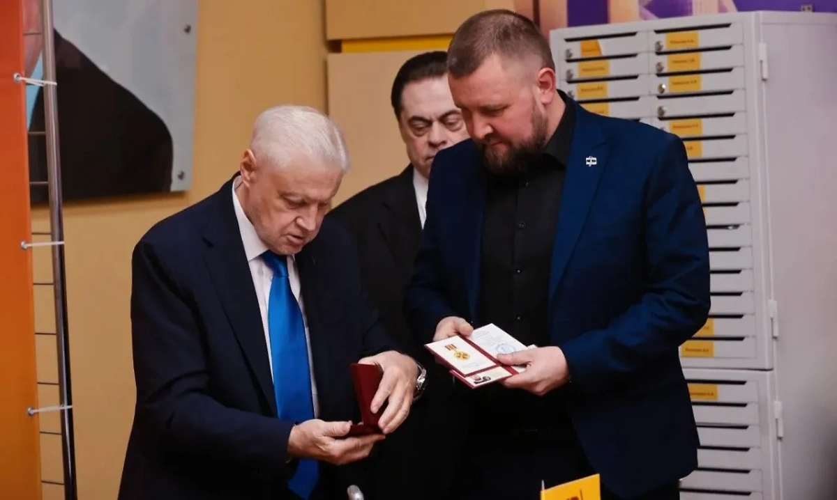 Сергей Миронов и его помощник (на переднем плане) не поддержали Семигина. Фото © Telegram / orly_rs