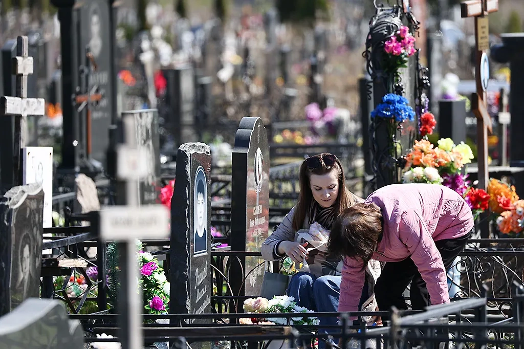 Почему в Христианстве запрещено ходить на Пасху к умершим на могилу? Фото © ТАСС / Александр Рюмин