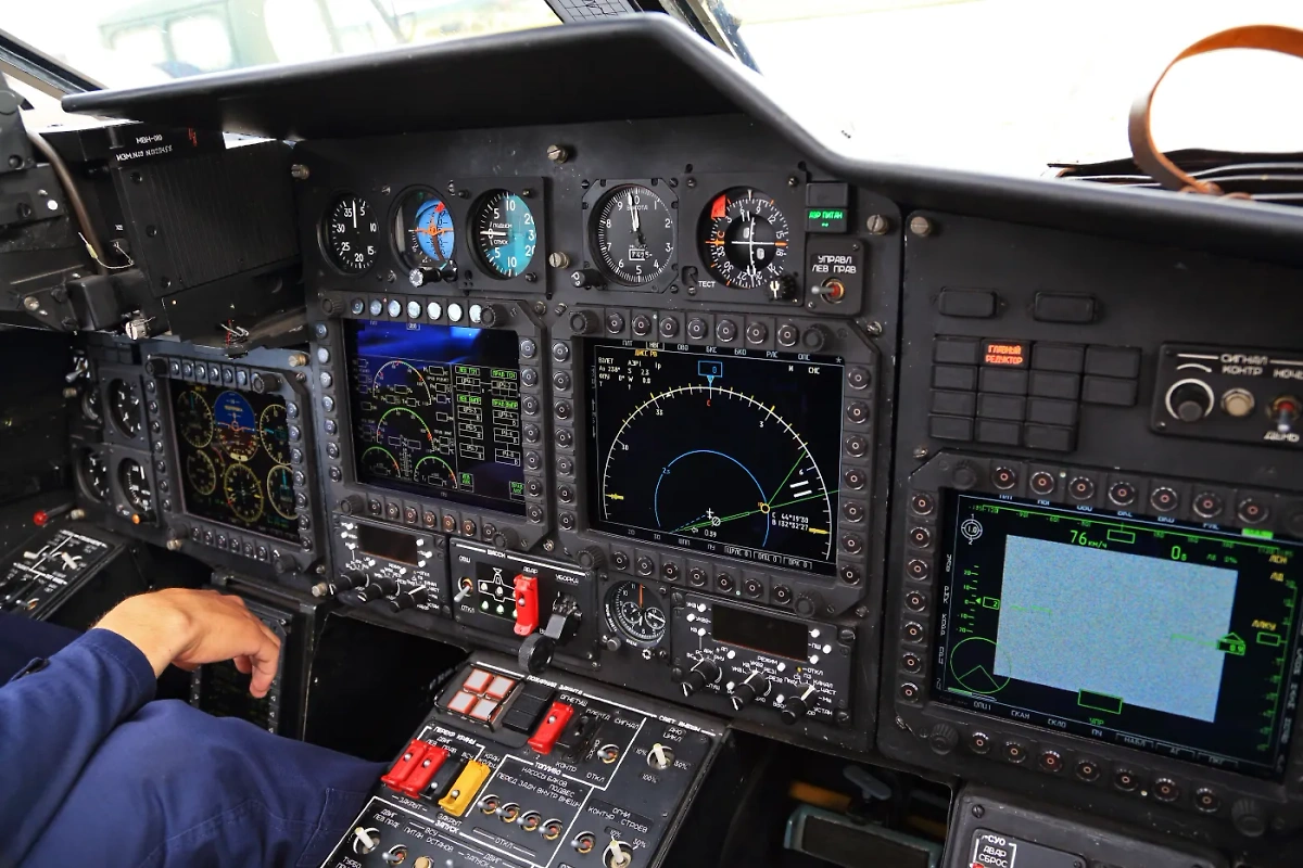 Кабина Ка-52. Отображение пилотажной, навигационной и прицельной информации на многофункциональных дисплеях. Фото © Wikipedia / Fedor Leukhin