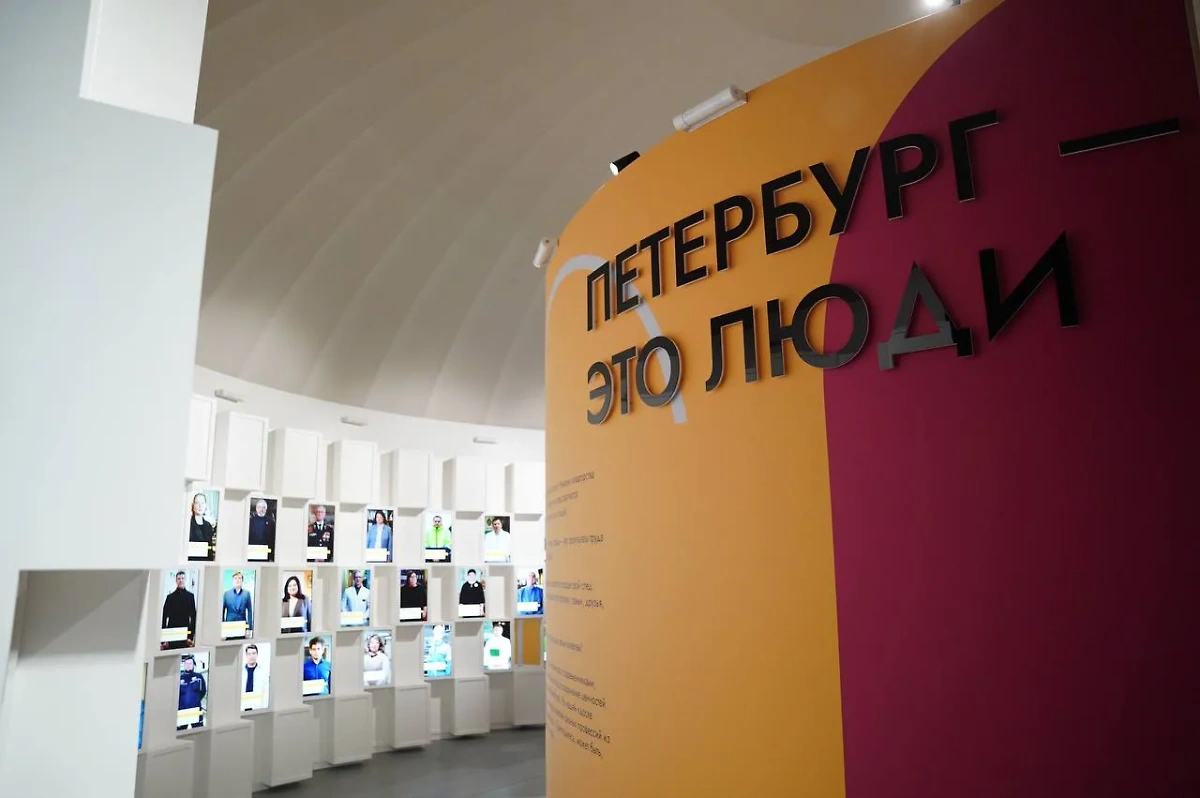 Кадр с открытия выставки "Мой Петербург". Фото © Telegram / a_beglov