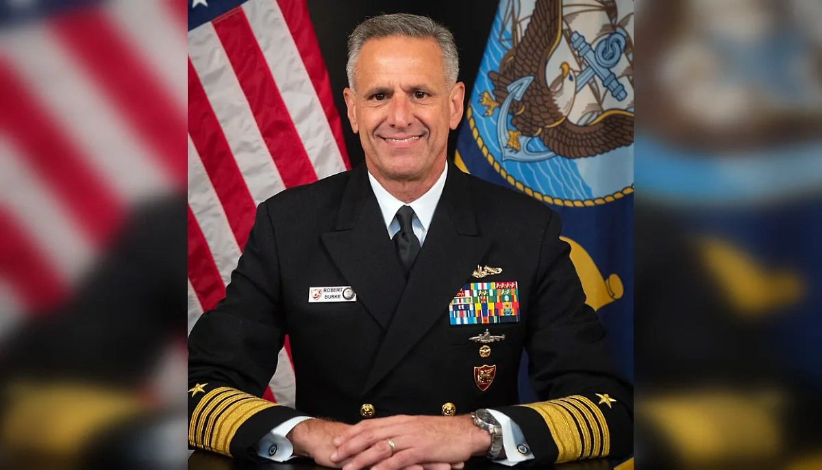 Адмирал ВМС США в отставке Роберт Берк. Обложка © Wikipedia