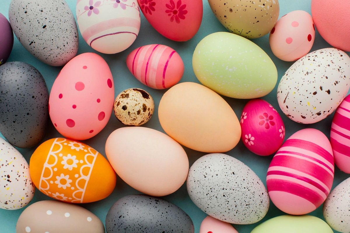 В день можно съедать не больше 2–3 пасхальных яиц. Обложка © Freepik 
