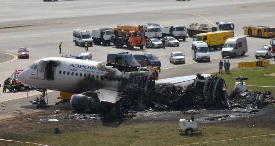 Сгоревший в 2019 году при экстренной посадке в Шереметьево Sukhoi Superjet 100. Обложка © Wikipedia.org