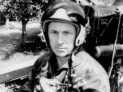 Полковник ВВС Югославии Миленко Павлович, погибший в схватке с несколькими F-16 НАТО 4 мая 1999 года. Обложка © X / ScherbDep