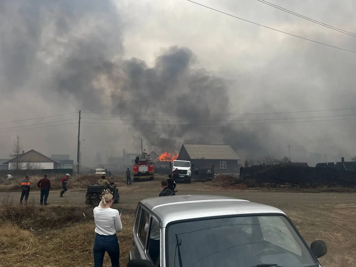 Пожар в Вихоревке Братского района Иркутской области. Обложка © Telegram / Мэр Братского района Александр Дубровин