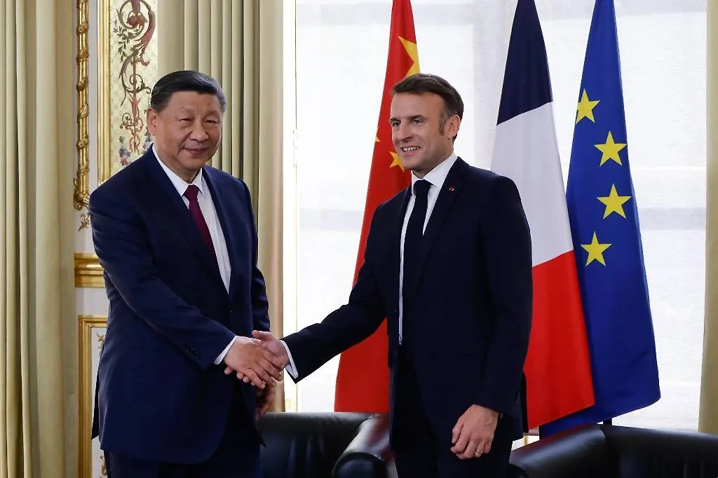 В ходе визита главы КНР во Францию Си Цзиньпин и Макрон подписали 18 соглашений. Обложка © ТАСС / EPA / POOL / LUDOVIC MARIN