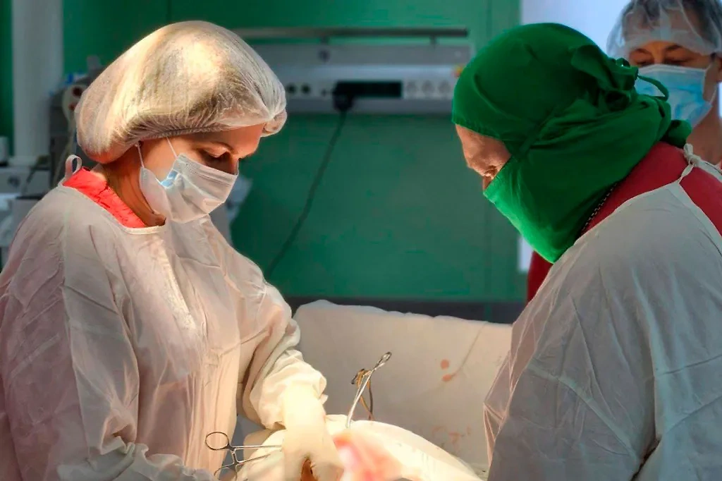 В Балашихе хирурги удалили пациентке 17-килограммовую опухоль. Обложка © VK / "Онкодиспансер Балашиха"