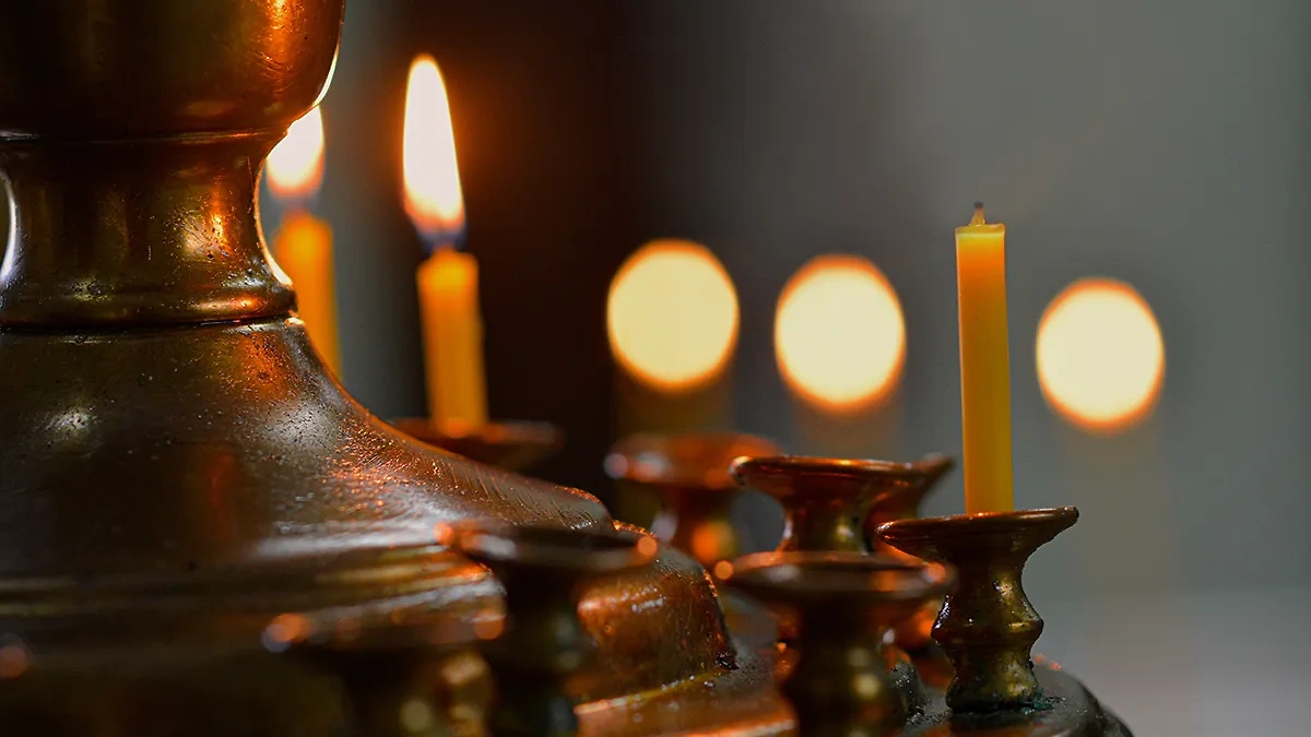Погасла церковная свеча, когда ставили за здравие: что значит примета? Фото © Shutterstock / FOTODOM