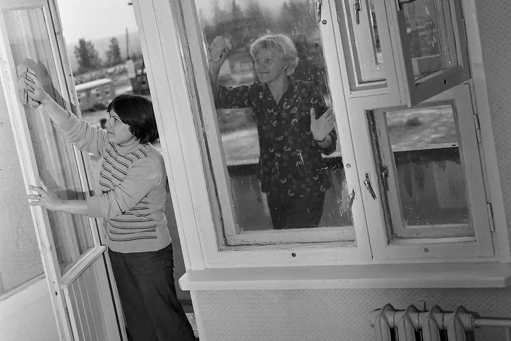С помощью хозяйственного мыла в СССР утепляли квартиру изнутри. Фото © ТАСС / Мстислав Тур