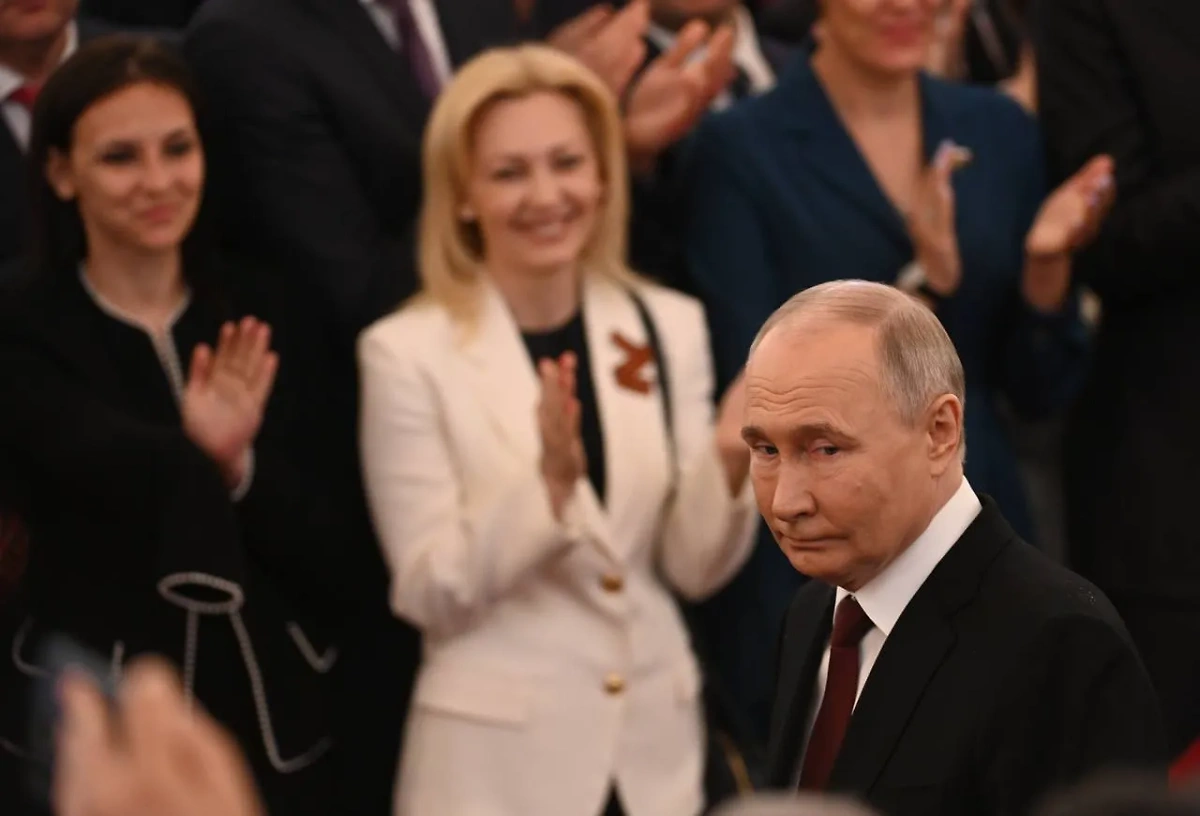 Владимир Путин перед торжественной церемонией вступления в должность президента России 7 мая 2024 года. Обложка © Life.ru 
