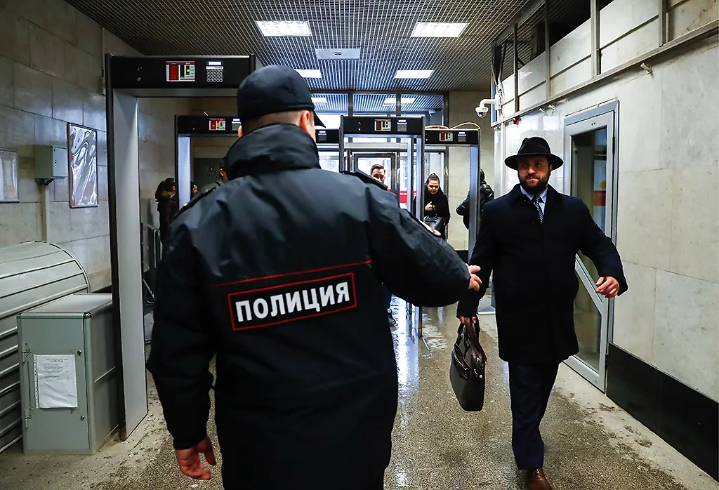 День полиции по охране метрополитена отмечается ежегодно 11 мая. Фото © ТАСС / Артём Геодакян