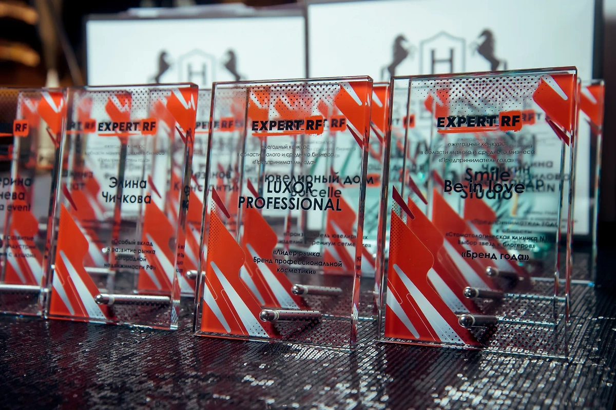 Награды, которые получили лауреаты "Предпринимателя года – 2023". Фото © Предоставлено Life.ru