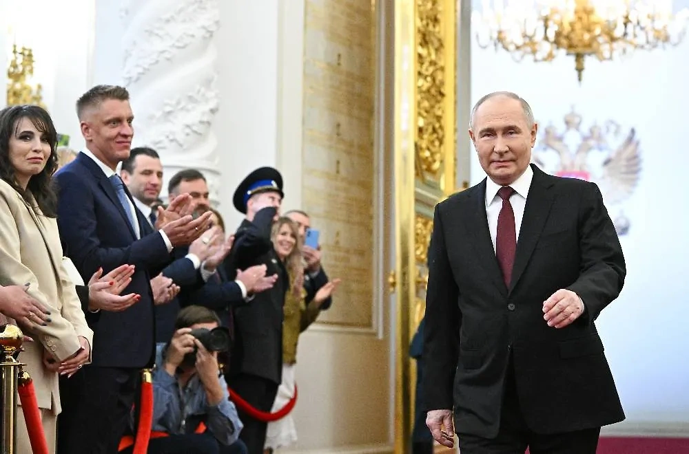 Путин на церемонии инаугурации. Обложка © TACC / Сергей Бобылев