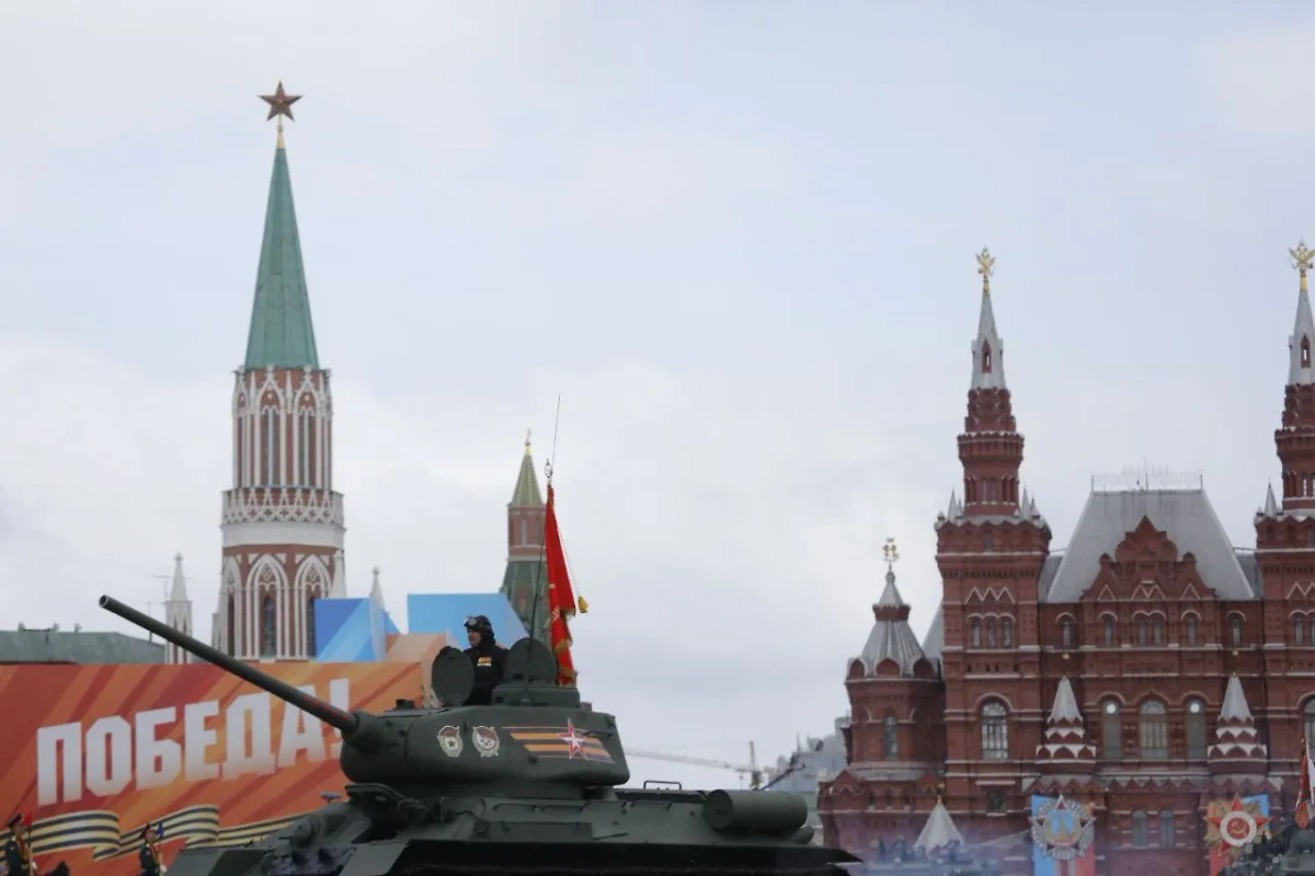 По брусчатке Красной площади прошли парадные расчёты военной техники. Фото © Life.ru