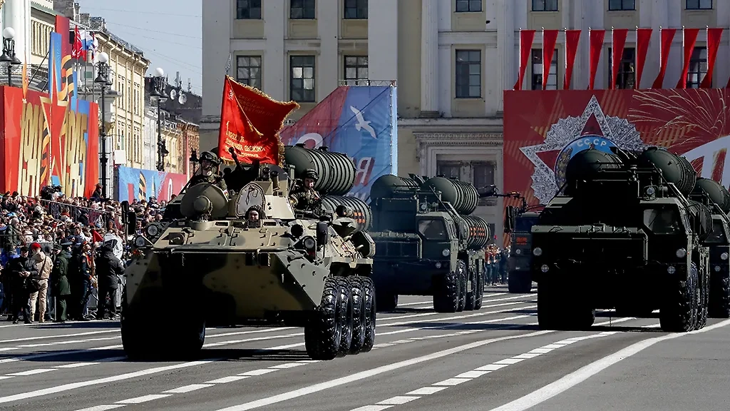 Парад Победы на Красной площади. Обложка © ТАСС / EPA / ANATOLY MALTSEV