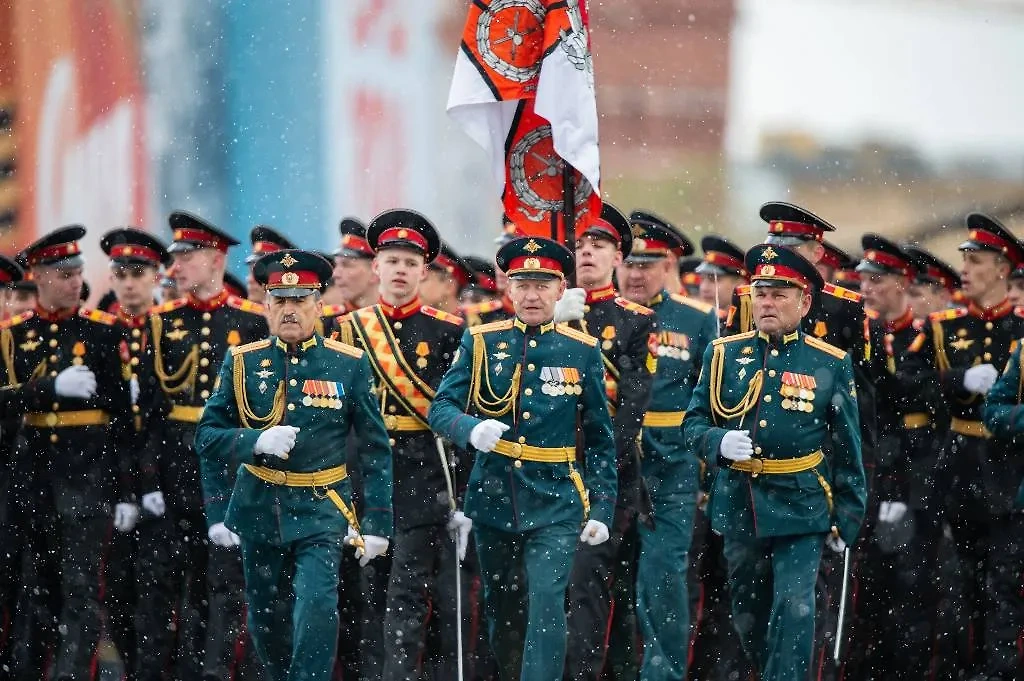 Военнослужащие, участвующие в Параде Победы 9 мая. Обложка © Life.ru