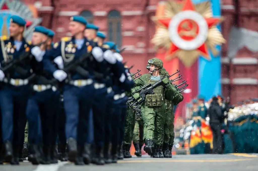 Парад Победы на Красной площади 9 Мая. Обложка © Life.ru / Андрей Тишин