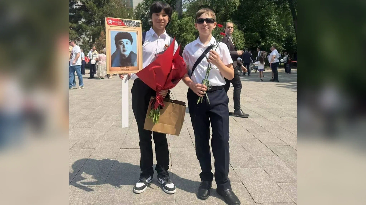 В Пекине в акции "Бессмертный полк" приняли участие более 700 человек. Фото © Telegram Посольство России в Китае