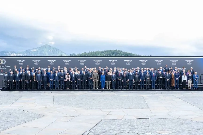 Групповое фото делегатов конференции по Украине в Швейцарии. Обложка © X / WilliamsRuto