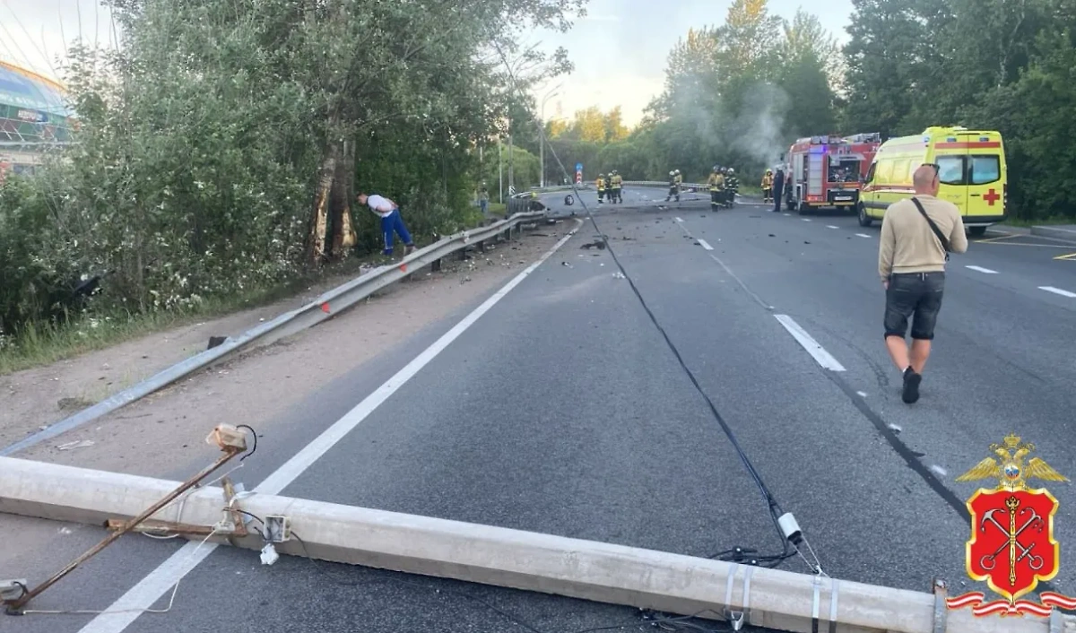 Три пассажира Audi А4 погибли в ночной аварии в Петербурге. Фото © Telegram / Петербургская полиция