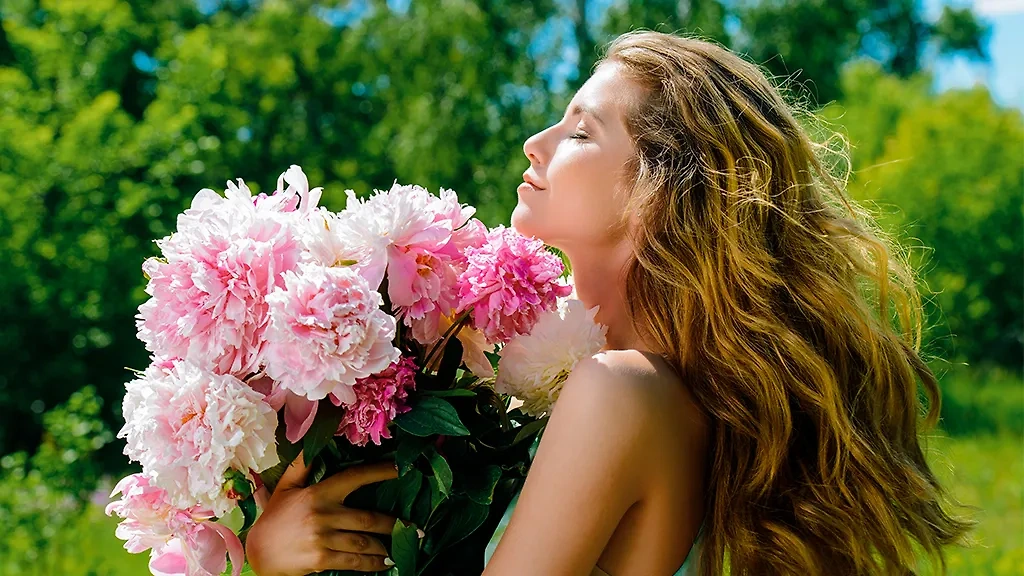 Альтернатива розам: какие цветы подарить девушке? Фото © Shutterstock / FOTODOM / Kiselev Andrey Valerevich