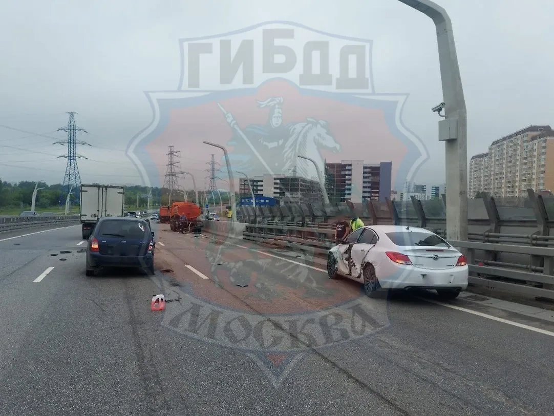 Последствия массового ДТП на Косинском шоссе на востоке Москвы. Фото © Telegram / Госавтоинспекция Москвы