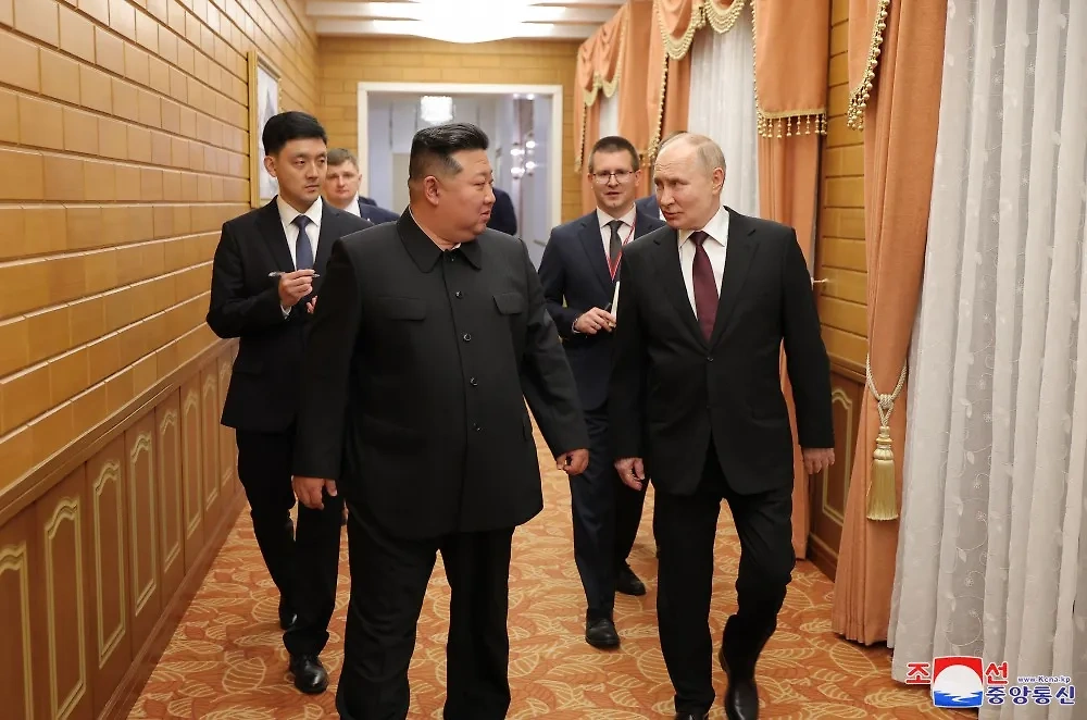 Глава государства Владимир Путин и лидер КНДР Ким Чен Ын в Пхеньяне. Обложка © ЦТАК