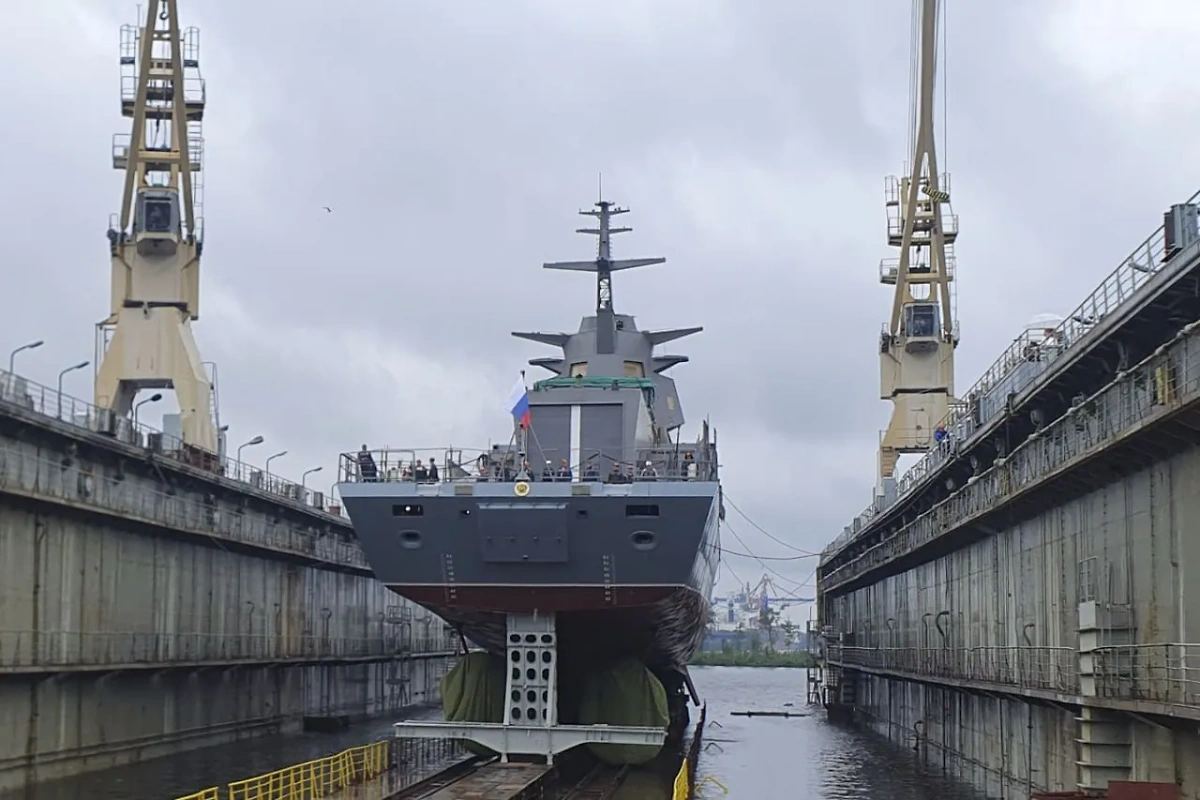 Корвет проекта 20385 "Проворный" спустили на воду в Санкт-Петербурге. Обложка © Telegram / Минобороны России