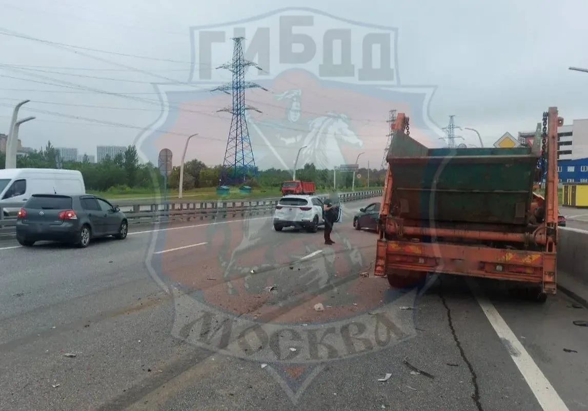 Последствия массового ДТП на Косинском шоссе на востоке Москвы. Обложка © Telegram / Госавтоинспекция Москвы
