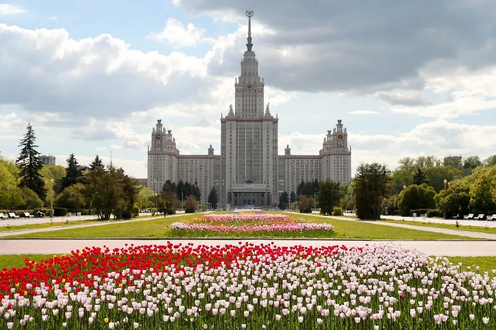 МГУ. Обложка © АГН "Москва" / Василий Кузьмичёнок