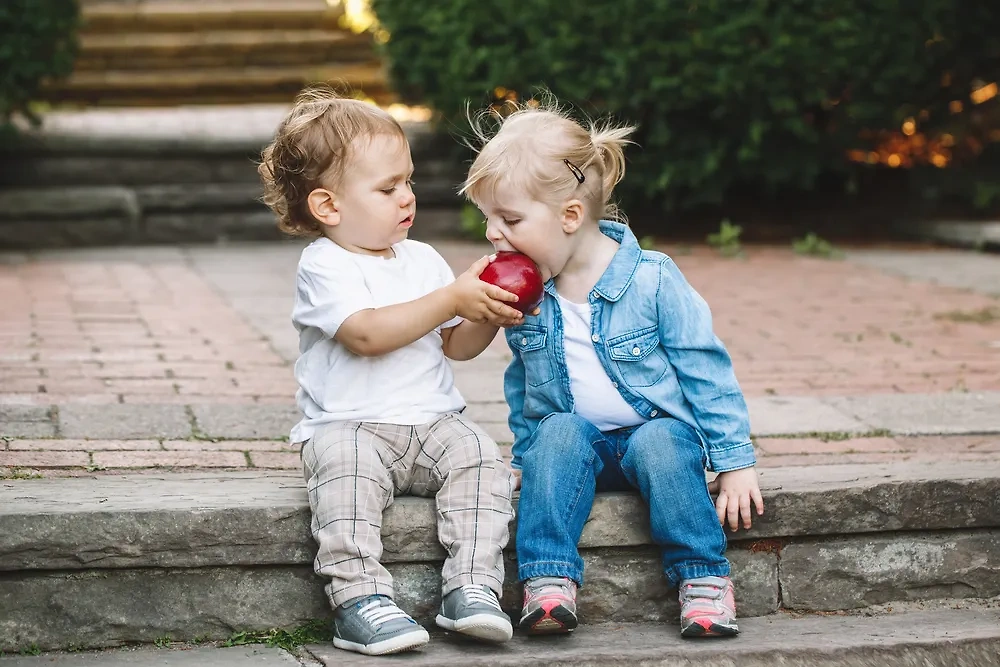 Россиянам рассказали, как привить детям любовь к здоровому питанию. Обложка © Shutterstock / FOTODOM / Anna Kraynova