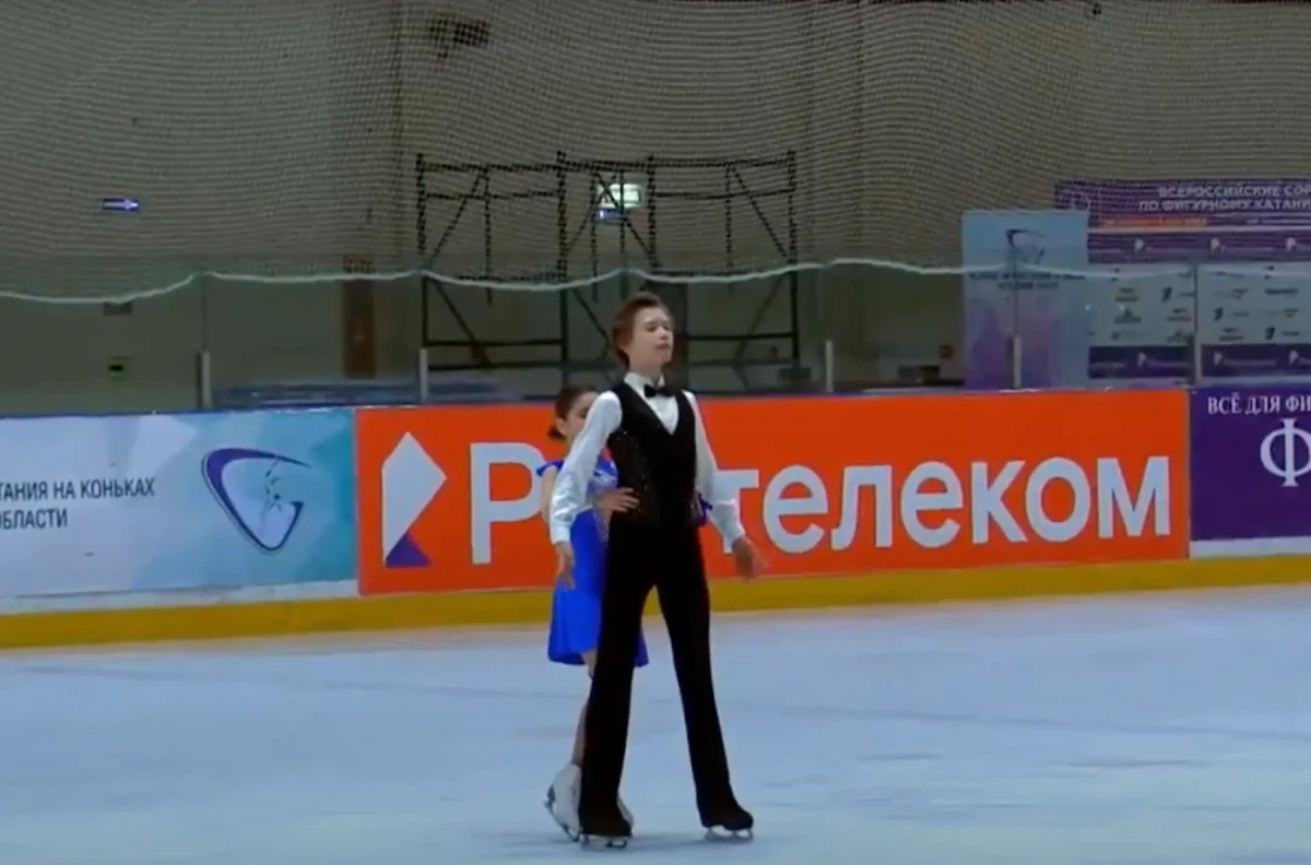 Даниил Гришин с партнёршей Софьей Грабчак, 2022 год. Обложка © YouTube / Софья Грабчак