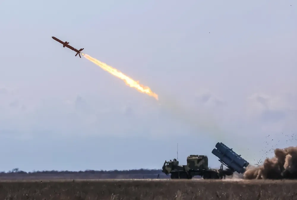 Запусками ракет ATACMS командует США, а не Киев, считает разведчик. Обложка © Shutterstock / FOTODOM / Drop of Light