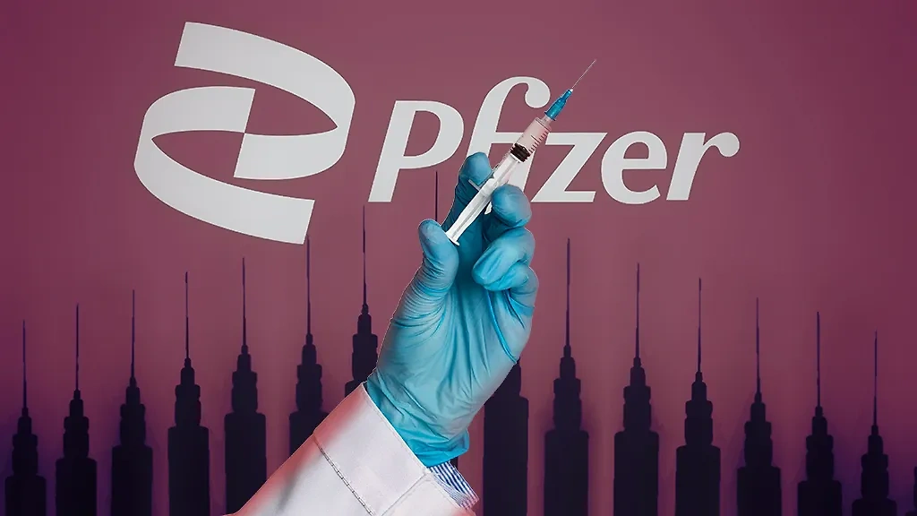 Под критику попала вакцина от Pfizer, которая якобы может вызвать мутации ДНК и онкологию. Коллаж © Life.ru. Обложка © Shutterstock / FOTODOM / Poetra.RH, Prostock-studio