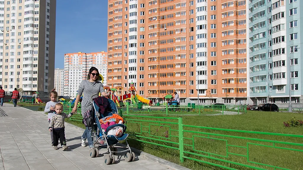 Параметры семейной ипотеки изменятся с 1 июля. Фото © ТАСС / Артур Новосильцев
