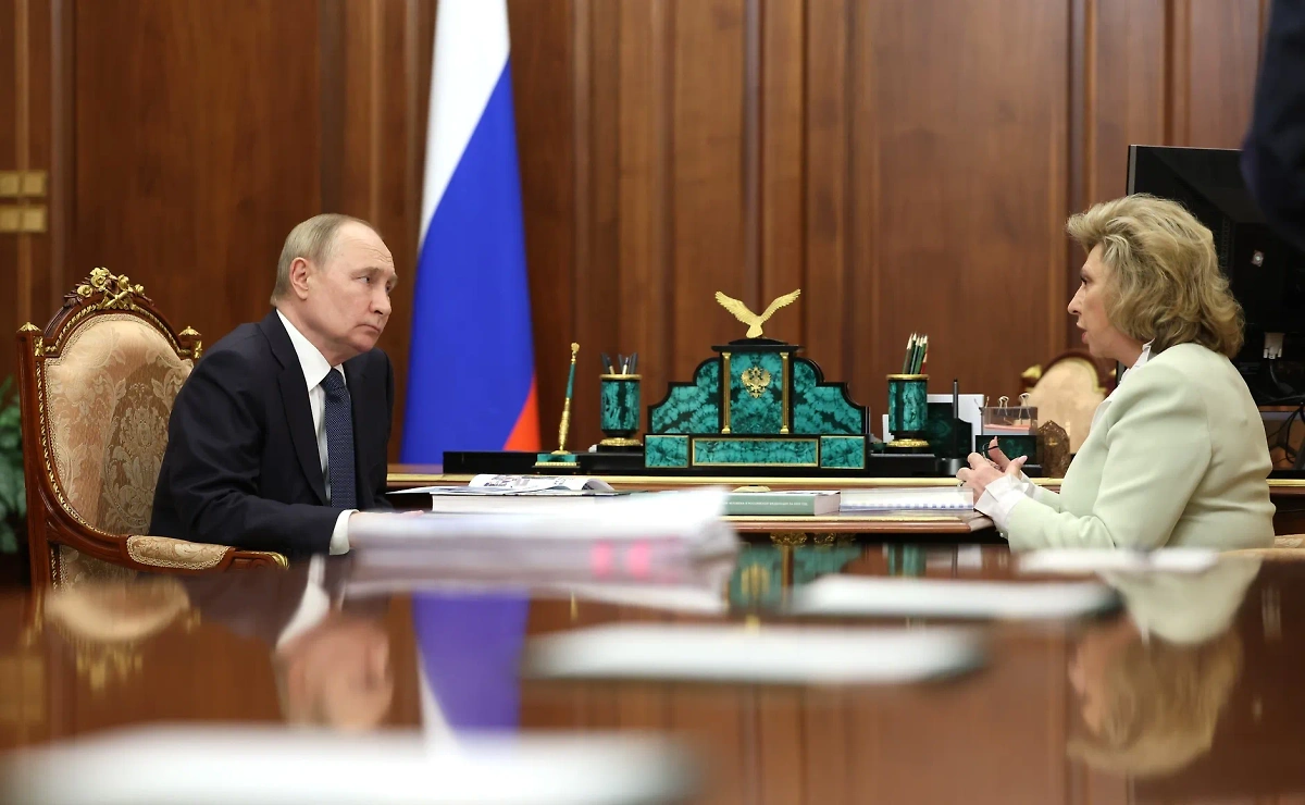 Владимир Путин на встрече с Татьяной Москальковой. Обложка © Kremlin