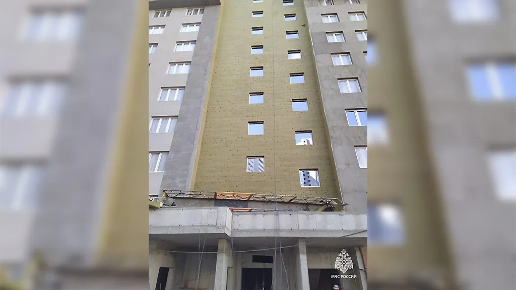 Несчастный случай с подъёмником унёс жизни троих строителей в Уфе. Фото © Telegram / МЧС Башкортостан