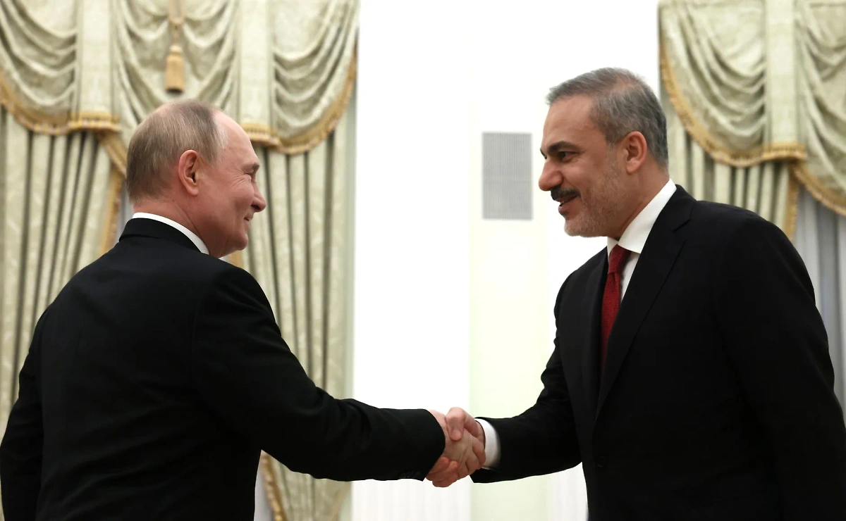 Путин на встрече с министром иностранных дел Турции Хаканом Фиданом. Обложка © kremlin.ru