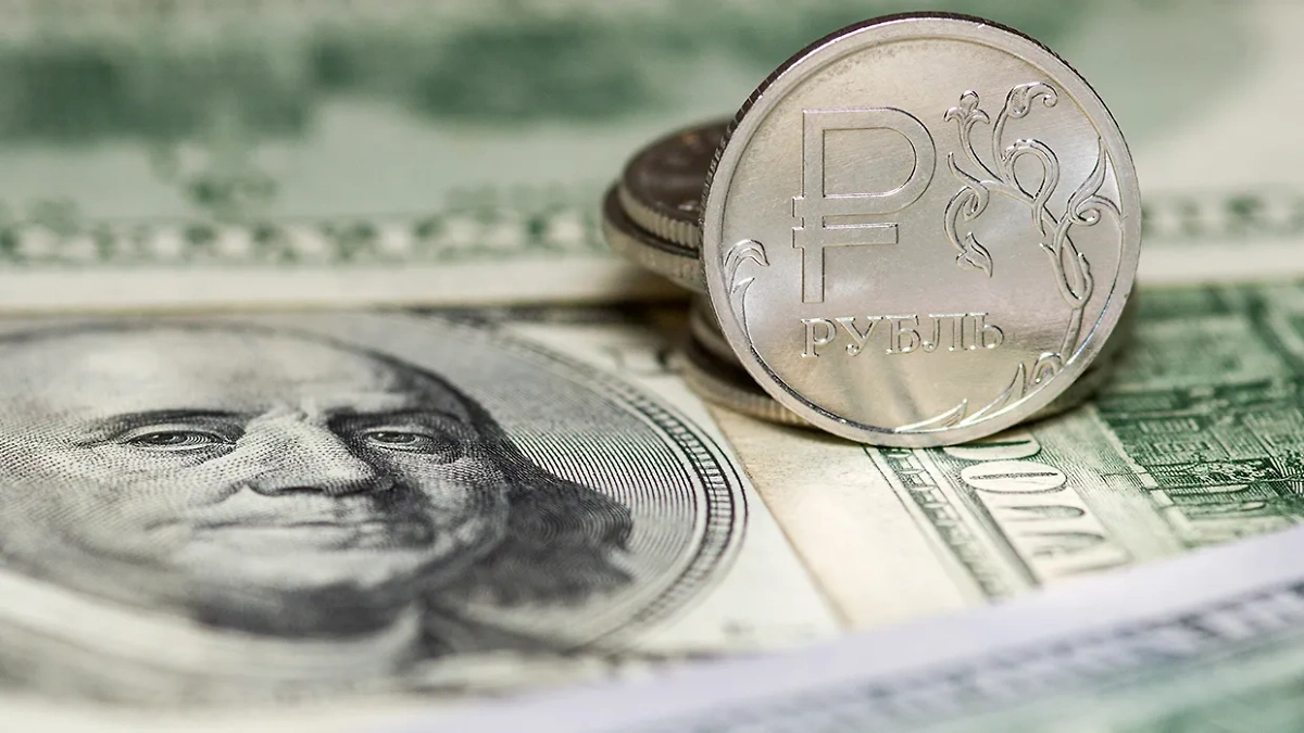 Мосбиржа объявила о прекращении торгов долларами и евро с 13 июня. Фото © Shutterstock / FOTODOM / Rullet