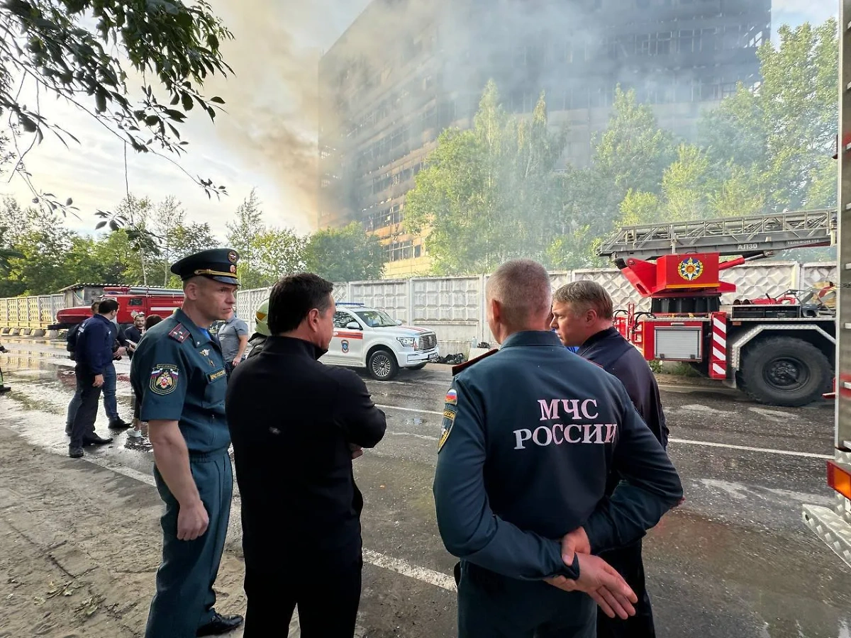 Воробьёв приехал на место пожара во Фрязине. Фото © Telegram / Воробьёв LIVE