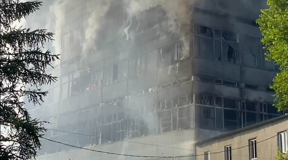 Сгоревшее здание в подмосковном Фрязине. Обложка © Life.ru