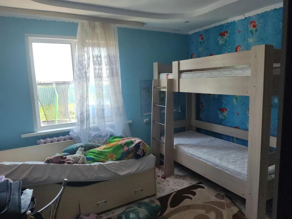 Комната, где жили девочки, на которых напала родная мать в Красноярском крае. Фото © Telegram / krksledkom
