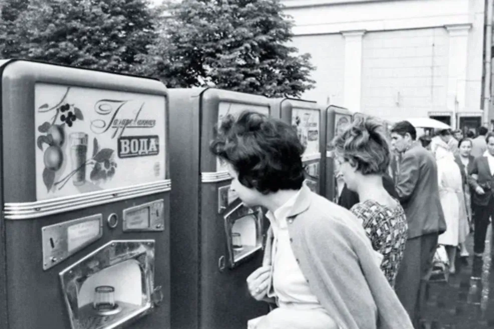 Автоматы с газированной водой в СССР можно было найти везде. Фото © arktorus.livejournal.com