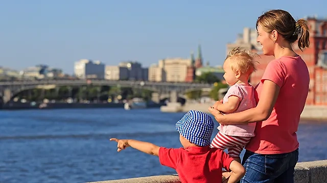 Семьям с детьми сделают новые выплаты. Обложка © Shutterstock / FOTODOM / NadyaEugene