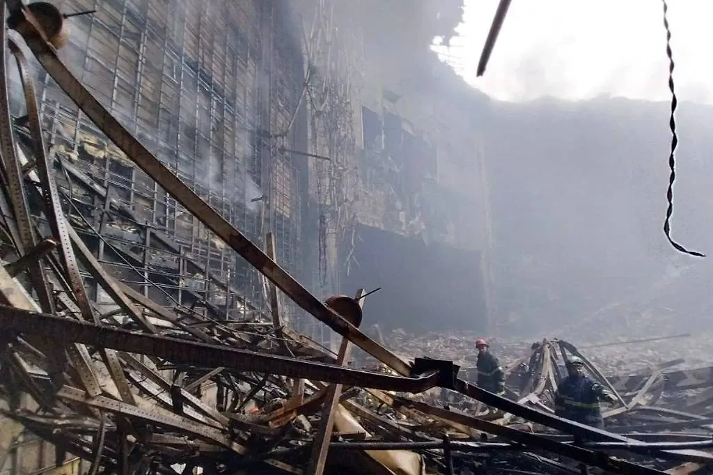 Уничтоженный пожаром концертный зал "Крокус сити холл". Обложка © Telegram / МЧС России