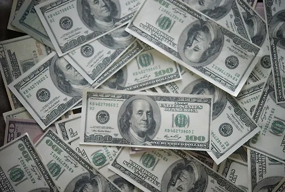 США крадут у России деньги ради поддержки Киева. Обложка © freepik / jcomp