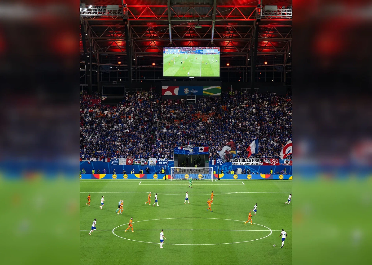 Атмосфера на стадионе в Лейпциге на игре Франции и Нидерландов. Обложка © X / UEFA EURO 2024